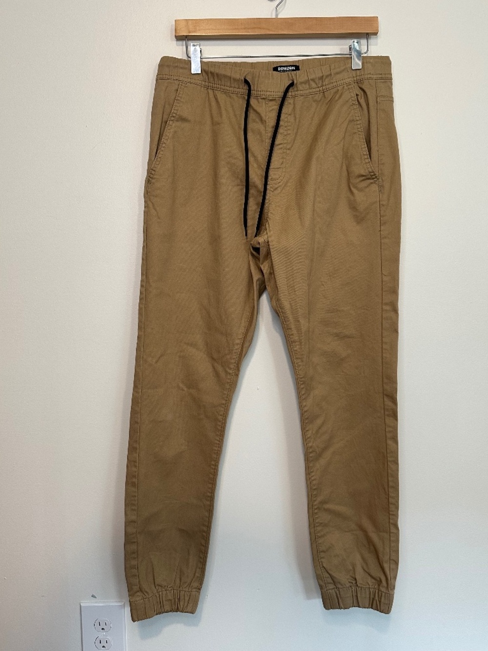 Levis Denizen Khaki Joggers Medium